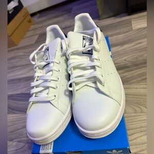 Men White/Navy blue Adidas Stan smiths